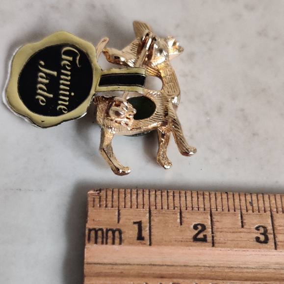 Vintage General Jade Belly Cat Brooch - Picture 9 of 10